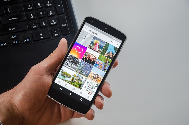 Telefon z Instagramem