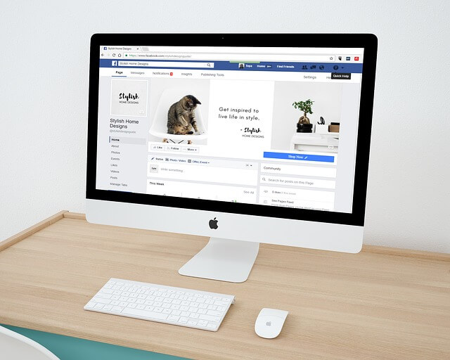 Strona Facebooka na ekranie komputera